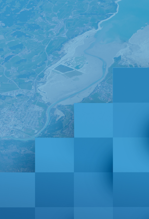 Вид на море сверху с плавным переходом в пиксель