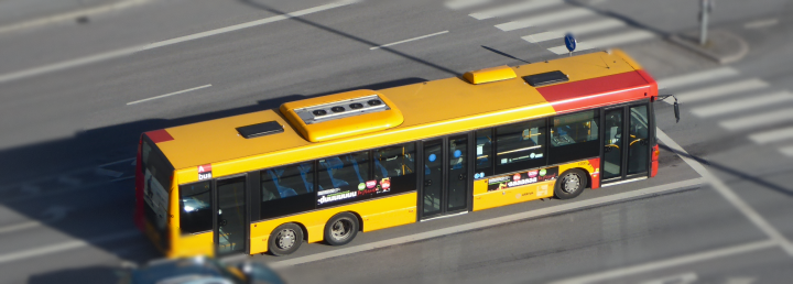 Автобус на дороге