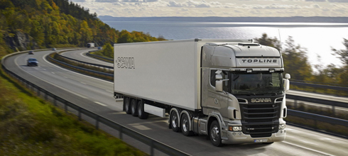 Грузовик на дороге